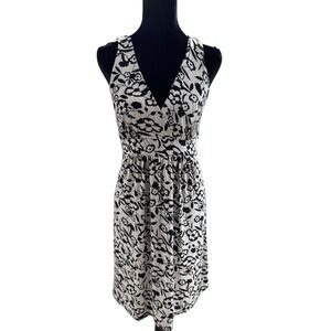 MS.‎ Maggie Floral V-Neck Empire Waist Sleeveless Dress Black White Small